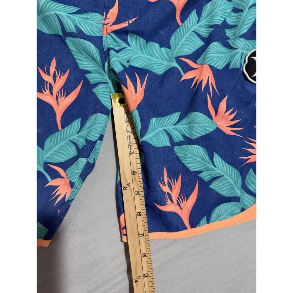 Hurley hawaiian print swim trunks shorts, tie closure,‎ big kids 14/27, medium?